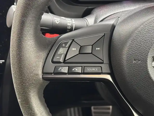 日産 ノート ニスモS 三重県 2018(平30)年 5.9万km ダークメタルグレー プレミアムガソリン/FF/5F/純正 7インチナビ MM318D-W/（iPod/SD/FM/AM/TV/USB/Bluetooth/CD/DVD/MUSIC STOCKER/VTR/AUX）/バックカメラ/ETC2.0/安全/・ABS/・VDC：ビークルダイナミクスコントロール/・横滑り抑制/・運転席・助手席エアバッグ/など/装備/・専用スポーツシート（スェード）/・オートエアコン/・ステアリングスイッチ/・オートライト/・LEDヘッドライト/・リヤフォグランプ/・プッシュスタート/・純正17inAW（17×7J＋47、100-4H）/・スマートキーx1/・保/など/【専用装備】/●専用車速感応式電動パワーステアリング/●専用本革・アルカンターラ巻3本スポークステアリング/●専用エンブレム〈センタークラスター〉/●専用コンビメーター（nismoロゴ入り、260km/hスケール）/●NISMO S専用アルミ製アクセル・ブレーキ・クラッチペダル・フットレスト/●専用チューニングコンピューター（ECU）/●NISMO S専用サスペンション、フロントスタビライザー強化/●専用ブレーキシステム（リヤディスク）/●ボディ補強/など
