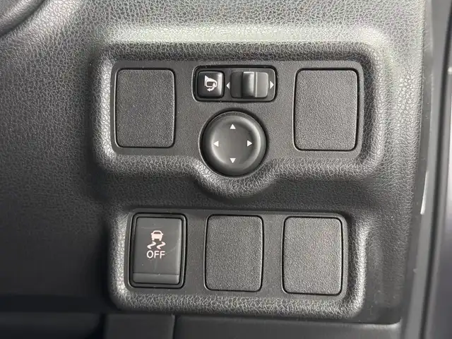 日産 ノート ニスモS 三重県 2018(平30)年 5.9万km ダークメタルグレー プレミアムガソリン/FF/5F/純正 7インチナビ MM318D-W/（iPod/SD/FM/AM/TV/USB/Bluetooth/CD/DVD/MUSIC STOCKER/VTR/AUX）/バックカメラ/ETC2.0/安全/・ABS/・VDC：ビークルダイナミクスコントロール/・横滑り抑制/・運転席・助手席エアバッグ/など/装備/・専用スポーツシート（スェード）/・オートエアコン/・ステアリングスイッチ/・オートライト/・LEDヘッドライト/・リヤフォグランプ/・プッシュスタート/・純正17inAW（17×7J＋47、100-4H）/・スマートキーx1/・保/など/【専用装備】/●専用車速感応式電動パワーステアリング/●専用本革・アルカンターラ巻3本スポークステアリング/●専用エンブレム〈センタークラスター〉/●専用コンビメーター（nismoロゴ入り、260km/hスケール）/●NISMO S専用アルミ製アクセル・ブレーキ・クラッチペダル・フットレスト/●専用チューニングコンピューター（ECU）/●NISMO S専用サスペンション、フロントスタビライザー強化/●専用ブレーキシステム（リヤディスク）/●ボディ補強/など