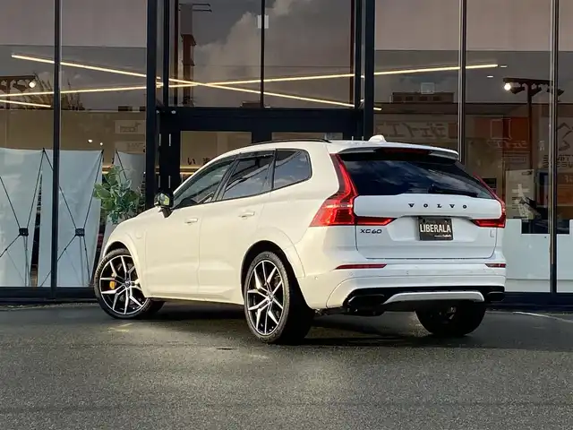 ボルボ ＸＣ６０ T8 ポールスターエンジニアード 福岡県 2020(令2)年 4.8万km クリスタルホワイトP ・サンルーフ/・アダプティブクルーズコントロール/・純正ナビ/BT/USB/carplay/・全方位カメラ/・ハーフレザーシート/シートヒーター/・ドライブレコーダー/・フルセグ/・ETC/・純正21AW/・ステアリングヒーター/・LEDライト/・BLIS/・ワイヤレス充電/・スペアキー/・保証書/・取扱説明書