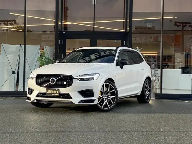 ボルボ ＸＣ６０ T8 ポールスターエンジニアード 福岡県 2020(令2)年 4.8万km クリスタルホワイトP ・サンルーフ/・アダプティブクルーズコントロール/・純正ナビ/BT/USB/carplay/・全方位カメラ/・ハーフレザーシート/シートヒーター/・ドライブレコーダー/・フルセグ/・ETC/・純正21AW/・ステアリングヒーター/・LEDライト/・BLIS/・ワイヤレス充電/・スペアキー/・保証書/・取扱説明書