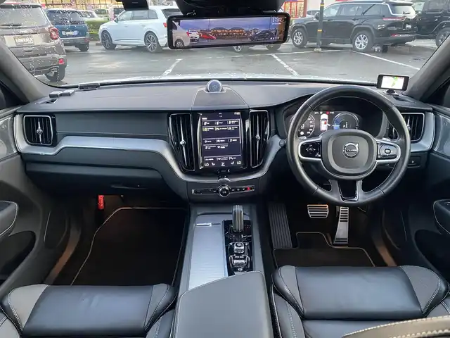 ボルボ ＸＣ６０ T8 ポールスターエンジニアード 福岡県 2020(令2)年 4.8万km クリスタルホワイトP ・サンルーフ/・アダプティブクルーズコントロール/・純正ナビ/BT/USB/carplay/・全方位カメラ/・ハーフレザーシート/シートヒーター/・ドライブレコーダー/・フルセグ/・ETC/・純正21AW/・ステアリングヒーター/・LEDライト/・BLIS/・ワイヤレス充電/・スペアキー/・保証書/・取扱説明書