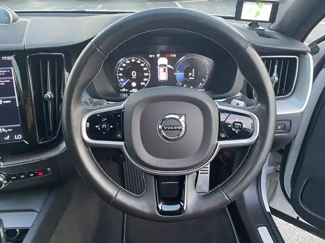 ボルボ ＸＣ６０ T8 ポールスターエンジニアード 福岡県 2020(令2)年 4.8万km クリスタルホワイトP ・サンルーフ/・アダプティブクルーズコントロール/・純正ナビ/BT/USB/carplay/・全方位カメラ/・ハーフレザーシート/シートヒーター/・ドライブレコーダー/・フルセグ/・ETC/・純正21AW/・ステアリングヒーター/・LEDライト/・BLIS/・ワイヤレス充電/・スペアキー/・保証書/・取扱説明書