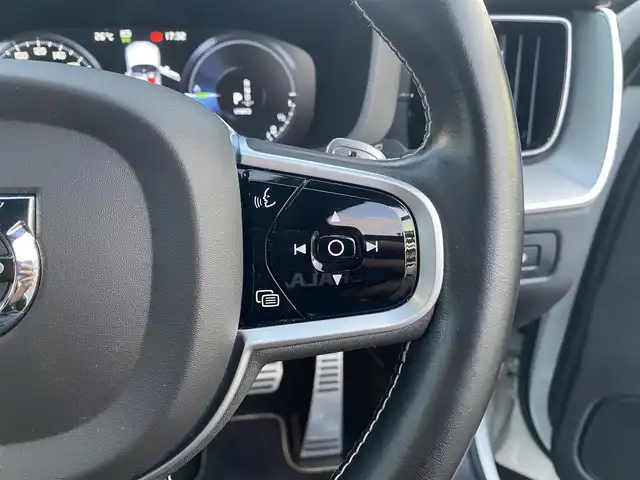 ボルボ ＸＣ６０ T8 ポールスターエンジニアード 福岡県 2020(令2)年 4.8万km クリスタルホワイトP ・サンルーフ/・アダプティブクルーズコントロール/・純正ナビ/BT/USB/carplay/・全方位カメラ/・ハーフレザーシート/シートヒーター/・ドライブレコーダー/・フルセグ/・ETC/・純正21AW/・ステアリングヒーター/・LEDライト/・BLIS/・ワイヤレス充電/・スペアキー/・保証書/・取扱説明書