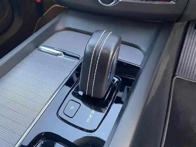 ボルボ ＸＣ６０ T8 ポールスターエンジニアード 福岡県 2020(令2)年 4.8万km クリスタルホワイトP ・サンルーフ/・アダプティブクルーズコントロール/・純正ナビ/BT/USB/carplay/・全方位カメラ/・ハーフレザーシート/シートヒーター/・ドライブレコーダー/・フルセグ/・ETC/・純正21AW/・ステアリングヒーター/・LEDライト/・BLIS/・ワイヤレス充電/・スペアキー/・保証書/・取扱説明書
