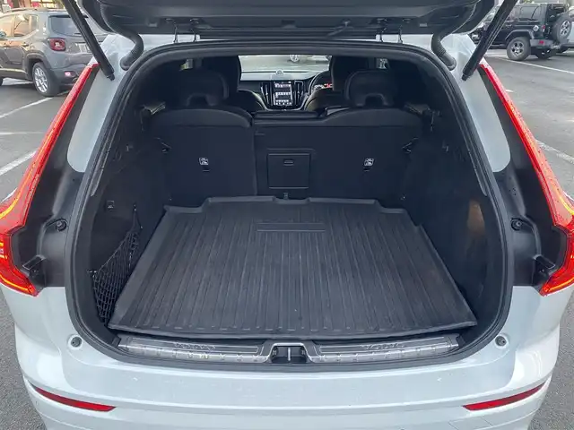ボルボ ＸＣ６０ T8 ポールスターエンジニアード 福岡県 2020(令2)年 4.8万km クリスタルホワイトP ・サンルーフ/・アダプティブクルーズコントロール/・純正ナビ/BT/USB/carplay/・全方位カメラ/・ハーフレザーシート/シートヒーター/・ドライブレコーダー/・フルセグ/・ETC/・純正21AW/・ステアリングヒーター/・LEDライト/・BLIS/・ワイヤレス充電/・スペアキー/・保証書/・取扱説明書