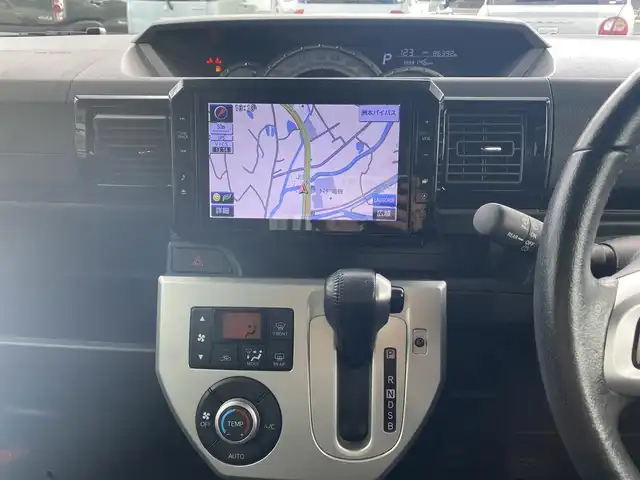 ダイハツ ウェイク G SA 兵庫県 2015(平27)年 8.7万km ブラックマイカメタリック 純正８型ナビ/・TV.BT.AM.FM/衝突軽減装置/バックカメラ/両側パワースライドドア/オートエアコン/電格ミラー/革巻きステアリング/ＥＴＣ/純正フロアマット/純正ドアバイザー