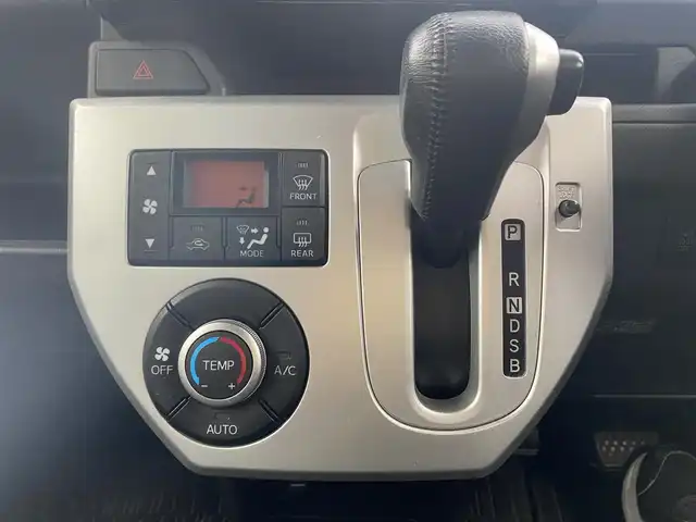 ダイハツ ウェイク G SA 兵庫県 2015(平27)年 8.7万km ブラックマイカメタリック 純正８型ナビ/・TV.BT.AM.FM/衝突軽減装置/バックカメラ/両側パワースライドドア/オートエアコン/電格ミラー/革巻きステアリング/ＥＴＣ/純正フロアマット/純正ドアバイザー