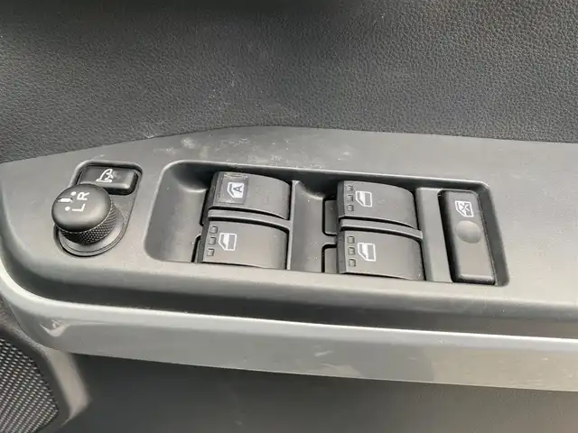 ダイハツ ウェイク G SA 兵庫県 2015(平27)年 8.7万km ブラックマイカメタリック 純正８型ナビ/・TV.BT.AM.FM/衝突軽減装置/バックカメラ/両側パワースライドドア/オートエアコン/電格ミラー/革巻きステアリング/ＥＴＣ/純正フロアマット/純正ドアバイザー