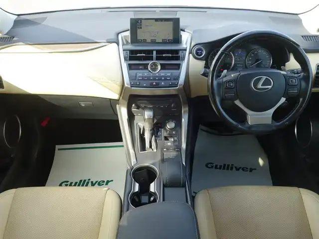 レクサス ＮＸ 300h バージョンL 山形県 2015(平27)年 9.7万km ソニッククォーツ 衝突被害軽減/純正SDナビ/　　【CD DVD BD BT フルセグ USB AUX MSV】/バックカメラ/電動リアゲート/アダプティブクルーズコントロール/LEDオートライト/レザーシート/パワーシート/シートヒーター/シートエアコン/純正18インチアルミホイール/ドライブレコーダー/アイドリングストップ/ステアリングスイッチ/ステアリングヒーター/パドルシフト/電動格納ウィンカーミラー/フォグランプ/スマートキー×２/カードキー/ETC2.0