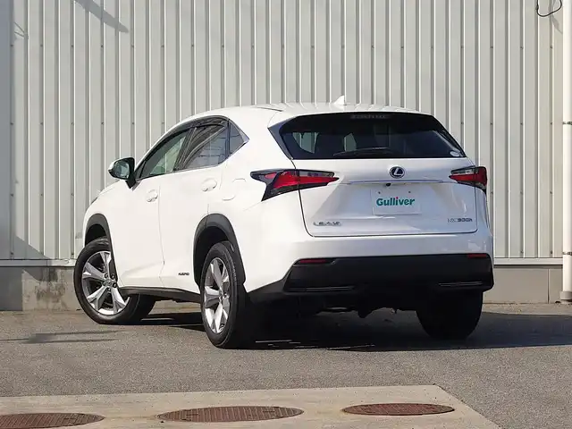 レクサス ＮＸ 300h バージョンL 山形県 2015(平27)年 9.7万km ソニッククォーツ 衝突被害軽減/純正SDナビ/　　【CD DVD BD BT フルセグ USB AUX MSV】/バックカメラ/電動リアゲート/アダプティブクルーズコントロール/LEDオートライト/レザーシート/パワーシート/シートヒーター/シートエアコン/純正18インチアルミホイール/ドライブレコーダー/アイドリングストップ/ステアリングスイッチ/ステアリングヒーター/パドルシフト/電動格納ウィンカーミラー/フォグランプ/スマートキー×２/カードキー/ETC2.0