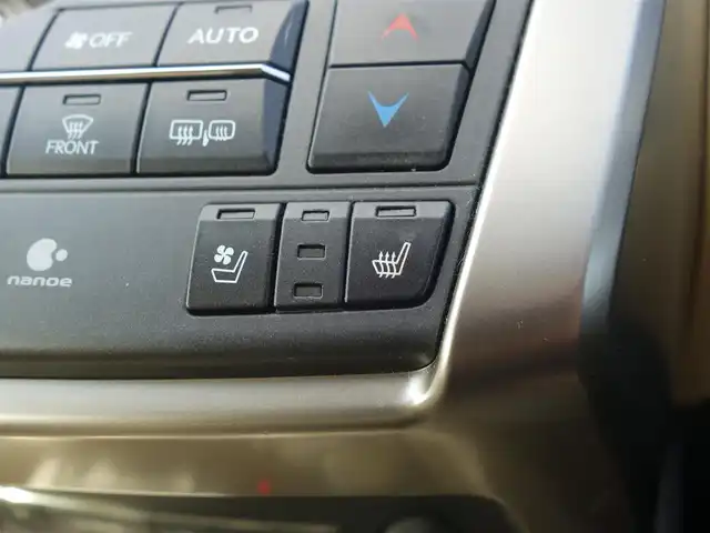 レクサス ＮＸ 300h バージョンL 山形県 2015(平27)年 9.7万km ソニッククォーツ 衝突被害軽減/純正SDナビ/　　【CD DVD BD BT フルセグ USB AUX MSV】/バックカメラ/電動リアゲート/アダプティブクルーズコントロール/LEDオートライト/レザーシート/パワーシート/シートヒーター/シートエアコン/純正18インチアルミホイール/ドライブレコーダー/アイドリングストップ/ステアリングスイッチ/ステアリングヒーター/パドルシフト/電動格納ウィンカーミラー/フォグランプ/スマートキー×２/カードキー/ETC2.0