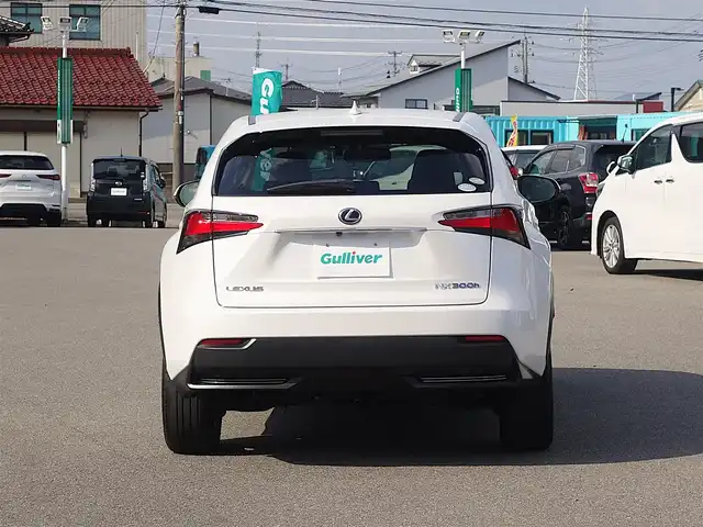 レクサス ＮＸ 300h バージョンL 山形県 2015(平27)年 9.7万km ソニッククォーツ 衝突被害軽減/純正SDナビ/　　【CD DVD BD BT フルセグ USB AUX MSV】/バックカメラ/電動リアゲート/アダプティブクルーズコントロール/LEDオートライト/レザーシート/パワーシート/シートヒーター/シートエアコン/純正18インチアルミホイール/ドライブレコーダー/アイドリングストップ/ステアリングスイッチ/ステアリングヒーター/パドルシフト/電動格納ウィンカーミラー/フォグランプ/スマートキー×２/カードキー/ETC2.0