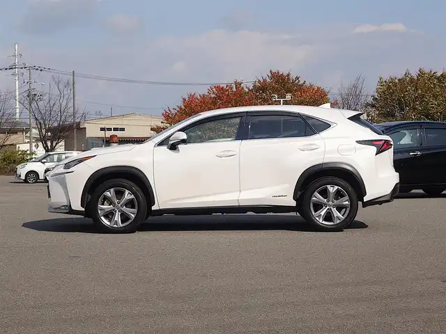 レクサス ＮＸ 300h バージョンL 山形県 2015(平27)年 9.7万km ソニッククォーツ 衝突被害軽減/純正SDナビ/　　【CD DVD BD BT フルセグ USB AUX MSV】/バックカメラ/電動リアゲート/アダプティブクルーズコントロール/LEDオートライト/レザーシート/パワーシート/シートヒーター/シートエアコン/純正18インチアルミホイール/ドライブレコーダー/アイドリングストップ/ステアリングスイッチ/ステアリングヒーター/パドルシフト/電動格納ウィンカーミラー/フォグランプ/スマートキー×２/カードキー/ETC2.0
