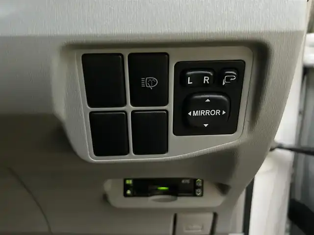 トヨタ プリウス S　LEDエディション 静岡県 2010(平22)年 17.5万km ホワイトパールクリスタルシャイン ユーザー買取車/純正ディーラーナビ/・FM/AM/CD/DVD/ワンセグ/HDD/ステアリングスイッチ/電動格納ミラー/ビルトインETC/ウィンカーミラー/HIDライト