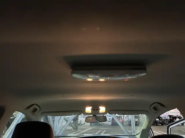 トヨタ プリウス S　LEDエディション 静岡県 2010(平22)年 17.5万km ホワイトパールクリスタルシャイン ユーザー買取車/純正ディーラーナビ/・FM/AM/CD/DVD/ワンセグ/HDD/ステアリングスイッチ/電動格納ミラー/ビルトインETC/ウィンカーミラー/HIDライト