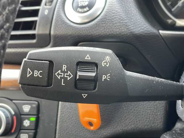 ＢＭＷ １３５ｉ クーペ 愛知県 2008(平20)年 9.8万km アルピンホワイトⅢ /禁煙//Mスポーツ//ターボ//純正HDDナビ/CD/DVD/AUX/AM/FM//茶革レザーシート//パワーシート//シートヒーター//パドルシフト//クルーズコントロール//ETC//ブラウンウッドパネル//社外19AW//ドライブレコーダー//HIDオートライト//オートワイパー//電動格納式ミラー//ステアリングスイッチ//自動防眩ミラー//レーダー探知機//社外フロアマット//ISOFIX//照明付きバニティミラー//取扱説明書/保証書/スペアキー有