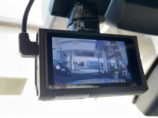 ＢＭＷ １３５ｉ クーペ 愛知県 2008(平20)年 9.8万km アルピンホワイトⅢ /禁煙//Mスポーツ//ターボ//純正HDDナビ/CD/DVD/AUX/AM/FM//茶革レザーシート//パワーシート//シートヒーター//パドルシフト//クルーズコントロール//ETC//ブラウンウッドパネル//社外19AW//ドライブレコーダー//HIDオートライト//オートワイパー//電動格納式ミラー//ステアリングスイッチ//自動防眩ミラー//レーダー探知機//社外フロアマット//ISOFIX//照明付きバニティミラー//取扱説明書/保証書/スペアキー有