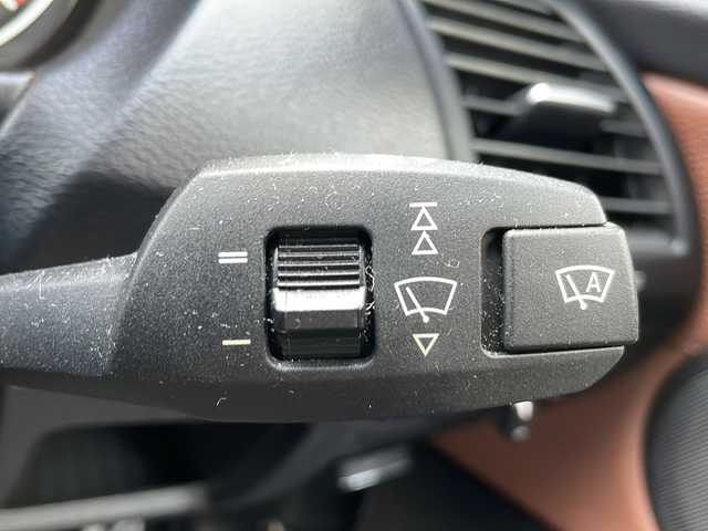 ＢＭＷ １３５ｉ クーペ 愛知県 2008(平20)年 9.8万km アルピンホワイトⅢ /禁煙//Mスポーツ//ターボ//純正HDDナビ/CD/DVD/AUX/AM/FM//茶革レザーシート//パワーシート//シートヒーター//パドルシフト//クルーズコントロール//ETC//ブラウンウッドパネル//社外19AW//ドライブレコーダー//HIDオートライト//オートワイパー//電動格納式ミラー//ステアリングスイッチ//自動防眩ミラー//レーダー探知機//社外フロアマット//ISOFIX//照明付きバニティミラー//取扱説明書/保証書/スペアキー有