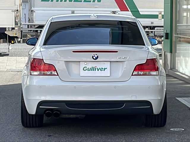 ＢＭＷ １３５ｉ クーペ 愛知県 2008(平20)年 9.8万km アルピンホワイトⅢ /禁煙//Mスポーツ//ターボ//純正HDDナビ/CD/DVD/AUX/AM/FM//茶革レザーシート//パワーシート//シートヒーター//パドルシフト//クルーズコントロール//ETC//ブラウンウッドパネル//社外19AW//ドライブレコーダー//HIDオートライト//オートワイパー//電動格納式ミラー//ステアリングスイッチ//自動防眩ミラー//レーダー探知機//社外フロアマット//ISOFIX//照明付きバニティミラー//取扱説明書/保証書/スペアキー有