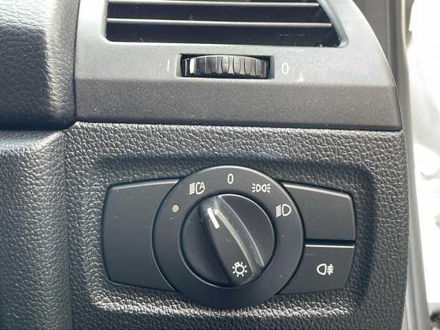 ＢＭＷ １３５ｉ クーペ 愛知県 2008(平20)年 9.8万km アルピンホワイトⅢ /禁煙//Mスポーツ//ターボ//純正HDDナビ/CD/DVD/AUX/AM/FM//茶革レザーシート//パワーシート//シートヒーター//パドルシフト//クルーズコントロール//ETC//ブラウンウッドパネル//社外19AW//ドライブレコーダー//HIDオートライト//オートワイパー//電動格納式ミラー//ステアリングスイッチ//自動防眩ミラー//レーダー探知機//社外フロアマット//ISOFIX//照明付きバニティミラー//取扱説明書/保証書/スペアキー有