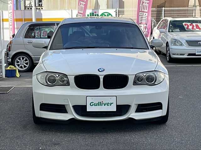 ＢＭＷ １３５ｉ クーペ 愛知県 2008(平20)年 9.8万km アルピンホワイトⅢ /禁煙//Mスポーツ//ターボ//純正HDDナビ/CD/DVD/AUX/AM/FM//茶革レザーシート//パワーシート//シートヒーター//パドルシフト//クルーズコントロール//ETC//ブラウンウッドパネル//社外19AW//ドライブレコーダー//HIDオートライト//オートワイパー//電動格納式ミラー//ステアリングスイッチ//自動防眩ミラー//レーダー探知機//社外フロアマット//ISOFIX//照明付きバニティミラー//取扱説明書/保証書/スペアキー有