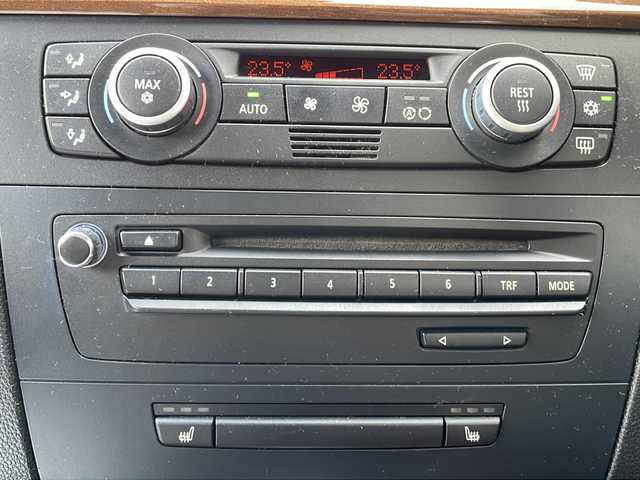 ＢＭＷ １３５ｉ クーペ 愛知県 2008(平20)年 9.8万km アルピンホワイトⅢ /禁煙//Mスポーツ//ターボ//純正HDDナビ/CD/DVD/AUX/AM/FM//茶革レザーシート//パワーシート//シートヒーター//パドルシフト//クルーズコントロール//ETC//ブラウンウッドパネル//社外19AW//ドライブレコーダー//HIDオートライト//オートワイパー//電動格納式ミラー//ステアリングスイッチ//自動防眩ミラー//レーダー探知機//社外フロアマット//ISOFIX//照明付きバニティミラー//取扱説明書/保証書/スペアキー有