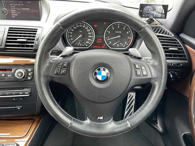 ＢＭＷ １３５ｉ クーペ 愛知県 2008(平20)年 9.8万km アルピンホワイトⅢ /禁煙//Mスポーツ//ターボ//純正HDDナビ/CD/DVD/AUX/AM/FM//茶革レザーシート//パワーシート//シートヒーター//パドルシフト//クルーズコントロール//ETC//ブラウンウッドパネル//社外19AW//ドライブレコーダー//HIDオートライト//オートワイパー//電動格納式ミラー//ステアリングスイッチ//自動防眩ミラー//レーダー探知機//社外フロアマット//ISOFIX//照明付きバニティミラー//取扱説明書/保証書/スペアキー有