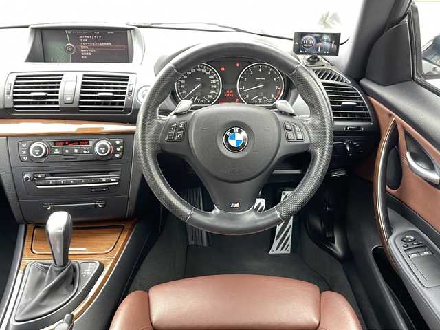 ＢＭＷ １３５ｉ クーペ 愛知県 2008(平20)年 9.8万km アルピンホワイトⅢ /禁煙//Mスポーツ//ターボ//純正HDDナビ/CD/DVD/AUX/AM/FM//茶革レザーシート//パワーシート//シートヒーター//パドルシフト//クルーズコントロール//ETC//ブラウンウッドパネル//社外19AW//ドライブレコーダー//HIDオートライト//オートワイパー//電動格納式ミラー//ステアリングスイッチ//自動防眩ミラー//レーダー探知機//社外フロアマット//ISOFIX//照明付きバニティミラー//取扱説明書/保証書/スペアキー有