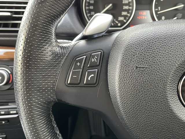 ＢＭＷ １３５ｉ クーペ 愛知県 2008(平20)年 9.8万km アルピンホワイトⅢ /禁煙//Mスポーツ//ターボ//純正HDDナビ/CD/DVD/AUX/AM/FM//茶革レザーシート//パワーシート//シートヒーター//パドルシフト//クルーズコントロール//ETC//ブラウンウッドパネル//社外19AW//ドライブレコーダー//HIDオートライト//オートワイパー//電動格納式ミラー//ステアリングスイッチ//自動防眩ミラー//レーダー探知機//社外フロアマット//ISOFIX//照明付きバニティミラー//取扱説明書/保証書/スペアキー有