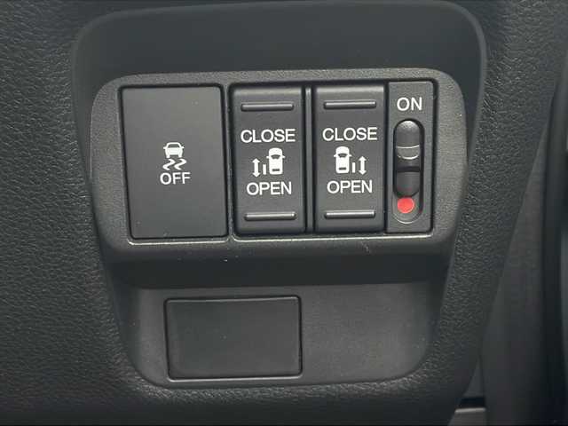 ホンダ フリード ハイブリット e:HEV AIR 三重県 2025(令7)年 1.5万km フィヨルドミストパール ホンダセンシング/・衝突軽減ブレーキ/・誤発進抑制機能/・後方誤発進抑制機能/・近距離衝突軽減ブレーキ/・歩行者事故低減ステアリング/・路外逸脱抑制機能/・渋滞追従機能付アダプティブクルーズコントロール/・車線維持支援システム/・トラフィックジャムアシスト/・先行車発進お知らせ機能/・標識認識機能/・オートハイビーム/・パーキングセンサーシステム/1オーナー/純正ディスプレイオーディオ/【Bluetooth/USB/ipod/スマホ連携】/バックカメラ/ETC/前後ドライブレコーダー/両側パワースライドドア/オートライト/フルLEDヘッドランプ/185/65R15インチ社外AW/【純正ホイール積込】/プッシュスタート/スマートキー/スペアキー/純正フロアマット