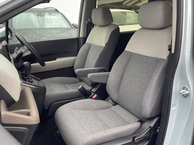 ホンダ フリード ハイブリット e:HEV AIR 三重県 2025(令7)年 1.5万km フィヨルドミストパール ホンダセンシング/・衝突軽減ブレーキ/・誤発進抑制機能/・後方誤発進抑制機能/・近距離衝突軽減ブレーキ/・歩行者事故低減ステアリング/・路外逸脱抑制機能/・渋滞追従機能付アダプティブクルーズコントロール/・車線維持支援システム/・トラフィックジャムアシスト/・先行車発進お知らせ機能/・標識認識機能/・オートハイビーム/・パーキングセンサーシステム/1オーナー/純正ディスプレイオーディオ/【Bluetooth/USB/ipod/スマホ連携】/バックカメラ/ETC/前後ドライブレコーダー/両側パワースライドドア/オートライト/フルLEDヘッドランプ/185/65R15インチ社外AW/【純正ホイール積込】/プッシュスタート/スマートキー/スペアキー/純正フロアマット