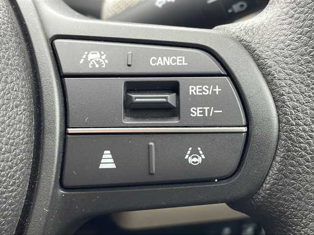 ホンダ フリード ハイブリット e:HEV AIR 三重県 2025(令7)年 1.5万km フィヨルドミストパール ホンダセンシング/・衝突軽減ブレーキ/・誤発進抑制機能/・後方誤発進抑制機能/・近距離衝突軽減ブレーキ/・歩行者事故低減ステアリング/・路外逸脱抑制機能/・渋滞追従機能付アダプティブクルーズコントロール/・車線維持支援システム/・トラフィックジャムアシスト/・先行車発進お知らせ機能/・標識認識機能/・オートハイビーム/・パーキングセンサーシステム/1オーナー/純正ディスプレイオーディオ/【Bluetooth/USB/ipod/スマホ連携】/バックカメラ/ETC/前後ドライブレコーダー/両側パワースライドドア/オートライト/フルLEDヘッドランプ/185/65R15インチ社外AW/【純正ホイール積込】/プッシュスタート/スマートキー/スペアキー/純正フロアマット