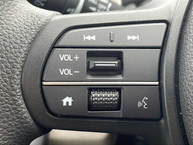 ホンダ フリード ハイブリット e:HEV AIR 三重県 2025(令7)年 1.5万km フィヨルドミストパール ホンダセンシング/・衝突軽減ブレーキ/・誤発進抑制機能/・後方誤発進抑制機能/・近距離衝突軽減ブレーキ/・歩行者事故低減ステアリング/・路外逸脱抑制機能/・渋滞追従機能付アダプティブクルーズコントロール/・車線維持支援システム/・トラフィックジャムアシスト/・先行車発進お知らせ機能/・標識認識機能/・オートハイビーム/・パーキングセンサーシステム/1オーナー/純正ディスプレイオーディオ/【Bluetooth/USB/ipod/スマホ連携】/バックカメラ/ETC/前後ドライブレコーダー/両側パワースライドドア/オートライト/フルLEDヘッドランプ/185/65R15インチ社外AW/【純正ホイール積込】/プッシュスタート/スマートキー/スペアキー/純正フロアマット