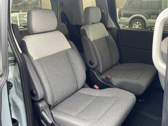 ホンダ フリード ハイブリット e:HEV AIR 三重県 2025(令7)年 1.5万km フィヨルドミストパール ホンダセンシング/・衝突軽減ブレーキ/・誤発進抑制機能/・後方誤発進抑制機能/・近距離衝突軽減ブレーキ/・歩行者事故低減ステアリング/・路外逸脱抑制機能/・渋滞追従機能付アダプティブクルーズコントロール/・車線維持支援システム/・トラフィックジャムアシスト/・先行車発進お知らせ機能/・標識認識機能/・オートハイビーム/・パーキングセンサーシステム/1オーナー/純正ディスプレイオーディオ/【Bluetooth/USB/ipod/スマホ連携】/バックカメラ/ETC/前後ドライブレコーダー/両側パワースライドドア/オートライト/フルLEDヘッドランプ/185/65R15インチ社外AW/【純正ホイール積込】/プッシュスタート/スマートキー/スペアキー/純正フロアマット