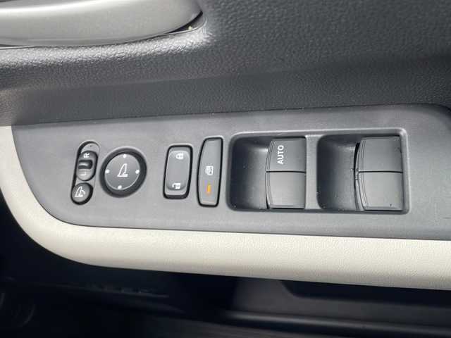 ホンダ フリード ハイブリット e:HEV AIR 三重県 2025(令7)年 1.5万km フィヨルドミストパール ホンダセンシング/・衝突軽減ブレーキ/・誤発進抑制機能/・後方誤発進抑制機能/・近距離衝突軽減ブレーキ/・歩行者事故低減ステアリング/・路外逸脱抑制機能/・渋滞追従機能付アダプティブクルーズコントロール/・車線維持支援システム/・トラフィックジャムアシスト/・先行車発進お知らせ機能/・標識認識機能/・オートハイビーム/・パーキングセンサーシステム/1オーナー/純正ディスプレイオーディオ/【Bluetooth/USB/ipod/スマホ連携】/バックカメラ/ETC/前後ドライブレコーダー/両側パワースライドドア/オートライト/フルLEDヘッドランプ/185/65R15インチ社外AW/【純正ホイール積込】/プッシュスタート/スマートキー/スペアキー/純正フロアマット