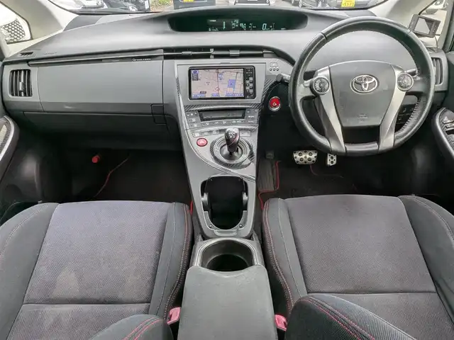 トヨタ プリウス S ツーリングセレ G’s 栃木県 2012(平24)年 12万km ホワイトパールクリスタルシャイン (株)IDOMが運営する【じしゃロン宇都宮店】の自社ローン対象車両になります。こちらは現金またはオートローンご利用時の価格です。自社ローンご希望の方は別途その旨お申付け下さい/純正ナビ/FM/AM/CD/TV/ETC/バックカメラ/プッシュスタート/スマートキー/ステアリングスイッチ/ドアミラーウインカー/フォグランプ