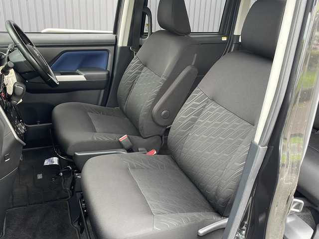 トヨタ タンク カスタムG－T 大阪府 2017(平29)年 4.5万km ブラックマイカメタリック 純正９インチナビ　/フルセグＴＶ　/BT/CD/DVD/USB/SD/バックカメラ　/フリップダウンモニター　/両側パワースライドドア　/ＥＴＣ２．０　/追従型クルーズコントロール　/シートヒーター　/衝突被害軽減システム　/ＬＥＤヘッドライト　/オートライト/ＡＡＣ/スマートキー/ドライブレコーダー