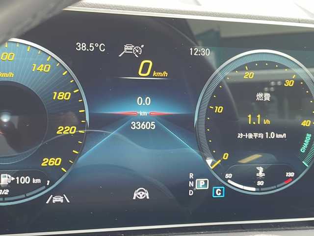 メルセデス・ベンツ Ｍ・ベンツ ＧＬＥ４００ｄ 4MATIC クーペ スポーツ 東京都 2022(令4)年 3.4万km オブシディアンブラック 新車時保証書　整備記録簿/取扱説明書　/アクティブブレーキアシスト/アクティブディスタンスアシストディストロニック/アクティブブラインドウスポット/アクティブレーンキーピングアシスト/アクティブパーキングアシスト/アイドリングストップ/純正ナビ/フルセグTV/BT/USB/AppleCarPlay/360度カメラ　ETC【2.0】/ブルメスター/純正ドライブレコーダー【前後】/サンルーフ/レザーシート/全席シートヒーター/Fベンチレーター/パワーシート/スマートキー×2/LEDヘッドライト/オートライト/パドルシフト付皮巻きハンドル/AMG21インチアルミ
