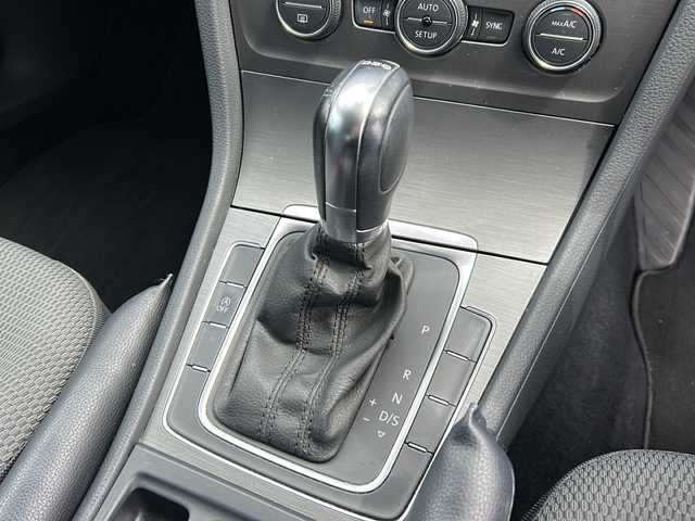 フォルクスワーゲン ゴルフ TSI コンフォートライン BM 富山県 2013(平25)年 5.7万km 黒 HDD純正ナビ/Bluetooth/CD/AUX/ワンセグTV/ETC/横滑り防止装置/レーンキープアシスト/バックカメラ/純正16インチアルミホイール/ドライブレコーダー/純正フロアマット/スペアキー/オートライト/取扱説明書