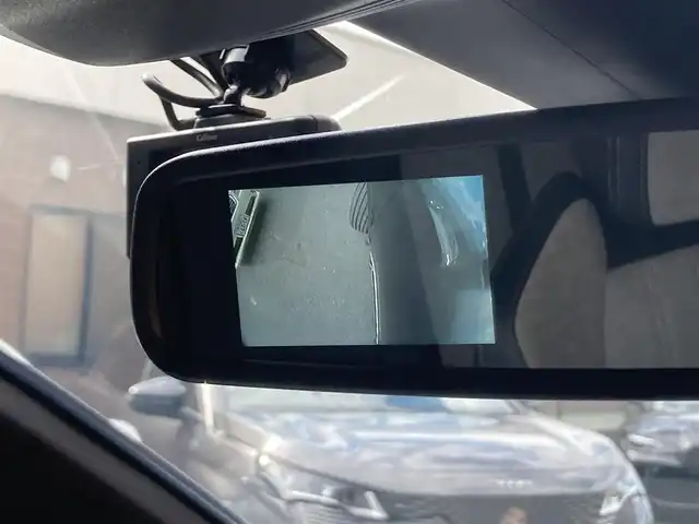 プジョー ３００８ GT ハイブリッド4 熊本県 2022(令4)年 4万km グレーⅡ ・スマートキー/・プッシュスタート/・パノラマサンルーフ/・アクティブセーフティブレーキ/・トラフィックサインインフォメーション/・疲労検知/・アダプティブライト/・インテリジェントハイビーム/・パーキングセンサー/・パーキングアシスト/・ブラインドスポットモニター/・ハーフレザーシート /・D席パワーシート/・前席シートヒーター /・純正メモリナビ/　【Bluetooth・USB・AppleCarPlay・AndroidAuto】/・フルセグTV/・全方位カメラ/・左サイドカメラ/・ETC/・ドライブレコーダー(前後録画)/・パワーバックドア/・LEDヘッドランプ/・純正マット/・パワーバックドア