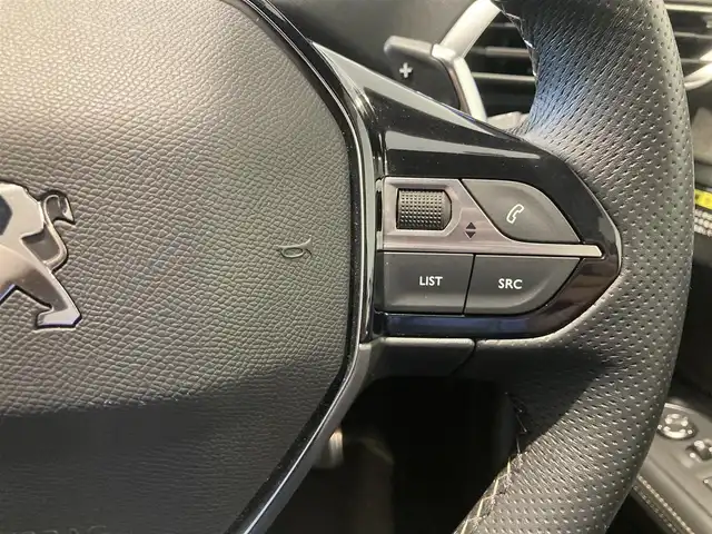 プジョー ３００８ GT ハイブリッド4 熊本県 2022(令4)年 4万km グレーⅡ ・スマートキー/・プッシュスタート/・パノラマサンルーフ/・アクティブセーフティブレーキ/・トラフィックサインインフォメーション/・疲労検知/・アダプティブライト/・インテリジェントハイビーム/・パーキングセンサー/・パーキングアシスト/・ブラインドスポットモニター/・ハーフレザーシート /・D席パワーシート/・前席シートヒーター /・純正メモリナビ/　【Bluetooth・USB・AppleCarPlay・AndroidAuto】/・フルセグTV/・全方位カメラ/・左サイドカメラ/・ETC/・ドライブレコーダー(前後録画)/・パワーバックドア/・LEDヘッドランプ/・純正マット/・パワーバックドア