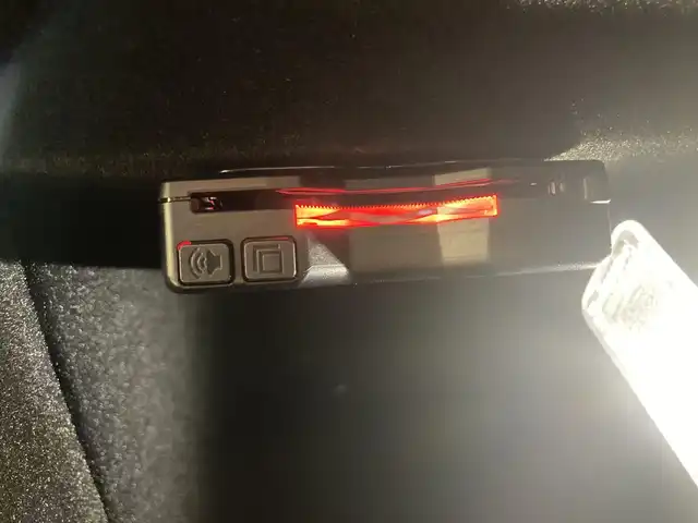プジョー ３００８ GT ハイブリッド4 熊本県 2022(令4)年 4万km グレーⅡ ・スマートキー/・プッシュスタート/・パノラマサンルーフ/・アクティブセーフティブレーキ/・トラフィックサインインフォメーション/・疲労検知/・アダプティブライト/・インテリジェントハイビーム/・パーキングセンサー/・パーキングアシスト/・ブラインドスポットモニター/・ハーフレザーシート /・D席パワーシート/・前席シートヒーター /・純正メモリナビ/　【Bluetooth・USB・AppleCarPlay・AndroidAuto】/・フルセグTV/・全方位カメラ/・左サイドカメラ/・ETC/・ドライブレコーダー(前後録画)/・パワーバックドア/・LEDヘッドランプ/・純正マット/・パワーバックドア