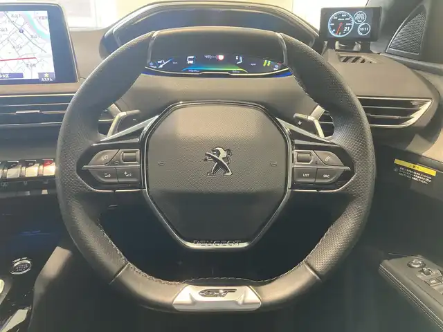 プジョー ３００８ GT ハイブリッド4 熊本県 2022(令4)年 4万km グレーⅡ ・スマートキー/・プッシュスタート/・パノラマサンルーフ/・アクティブセーフティブレーキ/・トラフィックサインインフォメーション/・疲労検知/・アダプティブライト/・インテリジェントハイビーム/・パーキングセンサー/・パーキングアシスト/・ブラインドスポットモニター/・ハーフレザーシート /・D席パワーシート/・前席シートヒーター /・純正メモリナビ/　【Bluetooth・USB・AppleCarPlay・AndroidAuto】/・フルセグTV/・全方位カメラ/・左サイドカメラ/・ETC/・ドライブレコーダー(前後録画)/・パワーバックドア/・LEDヘッドランプ/・純正マット/・パワーバックドア