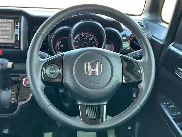 ホンダ Ｎ ＢＯＸ カスタム G Lパッケージ 宮城県 2015(平27)年 7.2万km プレミアムホワイトパールⅡ 2トーンカラースタイル/シルバー塗装メータリング/リアシートスライド＋シートバックテーブル/＝＝＝/純正11インチフリップダウンモニター（VM-155EN）/純正ナビ（VXM-152VFi）/・CD/DVD/・Bluetooth/・フルセグTV/ETC/ドライブレコーダー/左側パワースライドドア/革巻きステアリング/ステアリングスイッチ/HIDヘッドランプ/フォグランプ/オートライト/スマートキー＆プッシュスタート/電動格納ミラー/リア席サンシェード/社外14インチAW/ドアバイザー/フロアマット/Wエアバッグ