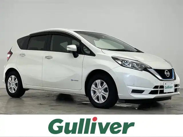 日産 ノート e－パワー X 滋賀県 2018(平30)年 2.2万km ブリリアントホワイトパール 純正7インチナビ/【Bluetooth/CD/DVD/フルセグTV/AUX/SD】/全方位カメラ/レーンキープアシスト/衝突軽減ブレーキ/クリアランスソナー/オートライト/オートマチックハイビーム/ETC/前方ドライブレコーダー/デジタルインナーミラー/純正フロアマット/ドアバイザー/プッシュスタート/スマートキー/ステアリングリモコン