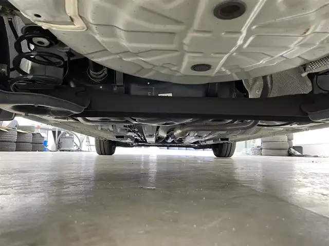 日産 ノート e－パワー X 滋賀県 2018(平30)年 2.2万km ブリリアントホワイトパール 純正7インチナビ/【Bluetooth/CD/DVD/フルセグTV/AUX/SD】/全方位カメラ/レーンキープアシスト/衝突軽減ブレーキ/クリアランスソナー/オートライト/オートマチックハイビーム/ETC/前方ドライブレコーダー/デジタルインナーミラー/純正フロアマット/ドアバイザー/プッシュスタート/スマートキー/ステアリングリモコン