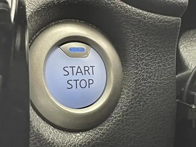 日産 ノート e－パワー X 滋賀県 2018(平30)年 2.2万km ブリリアントホワイトパール 純正7インチナビ/【Bluetooth/CD/DVD/フルセグTV/AUX/SD】/全方位カメラ/レーンキープアシスト/衝突軽減ブレーキ/クリアランスソナー/オートライト/オートマチックハイビーム/ETC/前方ドライブレコーダー/デジタルインナーミラー/純正フロアマット/ドアバイザー/プッシュスタート/スマートキー/ステアリングリモコン