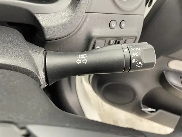 日産 ノート e－パワー X 滋賀県 2018(平30)年 2.2万km ブリリアントホワイトパール 純正7インチナビ/【Bluetooth/CD/DVD/フルセグTV/AUX/SD】/全方位カメラ/レーンキープアシスト/衝突軽減ブレーキ/クリアランスソナー/オートライト/オートマチックハイビーム/ETC/前方ドライブレコーダー/デジタルインナーミラー/純正フロアマット/ドアバイザー/プッシュスタート/スマートキー/ステアリングリモコン