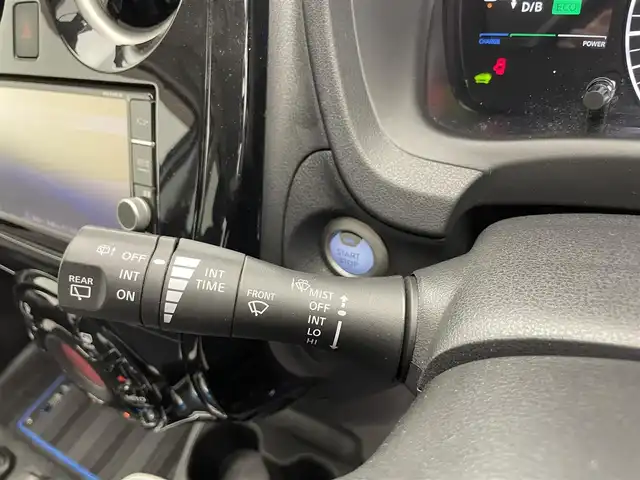 日産 ノート e－パワー X 滋賀県 2018(平30)年 2.2万km ブリリアントホワイトパール 純正7インチナビ/【Bluetooth/CD/DVD/フルセグTV/AUX/SD】/全方位カメラ/レーンキープアシスト/衝突軽減ブレーキ/クリアランスソナー/オートライト/オートマチックハイビーム/ETC/前方ドライブレコーダー/デジタルインナーミラー/純正フロアマット/ドアバイザー/プッシュスタート/スマートキー/ステアリングリモコン