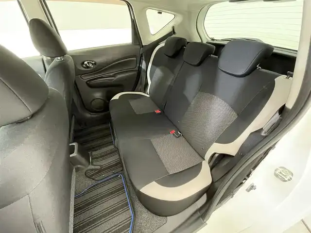 日産 ノート e－パワー X 滋賀県 2018(平30)年 2.2万km ブリリアントホワイトパール 純正7インチナビ/【Bluetooth/CD/DVD/フルセグTV/AUX/SD】/全方位カメラ/レーンキープアシスト/衝突軽減ブレーキ/クリアランスソナー/オートライト/オートマチックハイビーム/ETC/前方ドライブレコーダー/デジタルインナーミラー/純正フロアマット/ドアバイザー/プッシュスタート/スマートキー/ステアリングリモコン